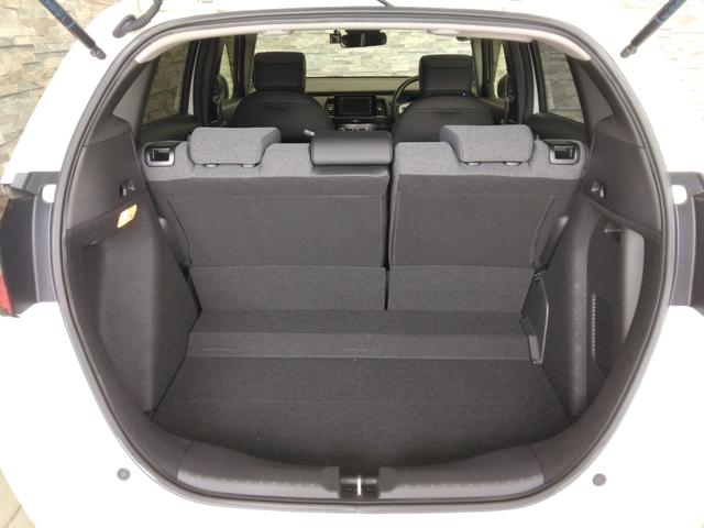 フィット ｅ：ＨＥＶホーム　１年保証　弊社下取車　８インチナビＴＶ　ドラレコ　アルミホイール　ＥＴＣ（28枚目）