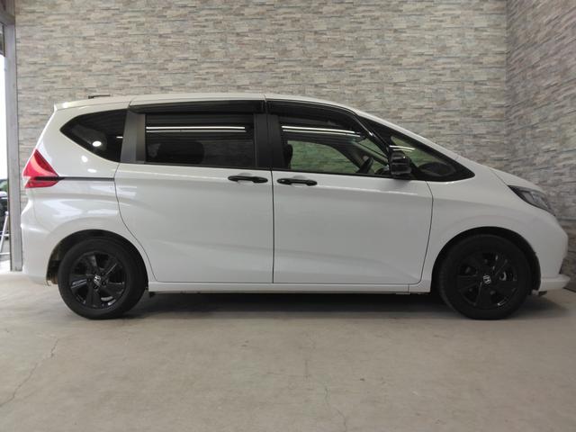 フリード Ｇブラックスタイル　弊社下取車　２年保証　９インチナビＴＶ　リア席モニター　両側パワースライドドア　ＥＴＣ　シートヒーター（7枚目）