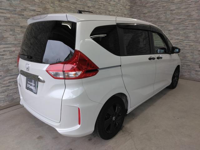 フリード Ｇブラックスタイル　弊社下取車　２年保証　９インチナビＴＶ　リア席モニター　両側パワースライドドア　ＥＴＣ　シートヒーター（8枚目）