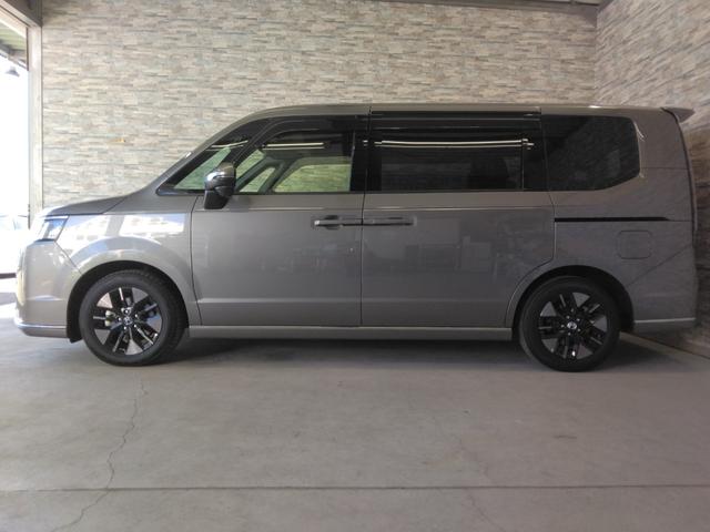 ステップワゴン ｅ：ＨＥＶスパーダ　２年保証　弊社下取車　８人乗り　８インチコネクトナビ　ドラレコ前後　ルーフコンソール　両側パワースライドドア　ＥＴＣ（6枚目）