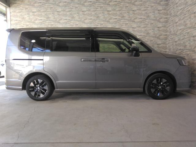 ステップワゴン ｅ：ＨＥＶスパーダ　２年保証　弊社下取車　８人乗り　８インチコネクトナビ　ドラレコ前後　ルーフコンソール　両側パワースライドドア　ＥＴＣ（7枚目）