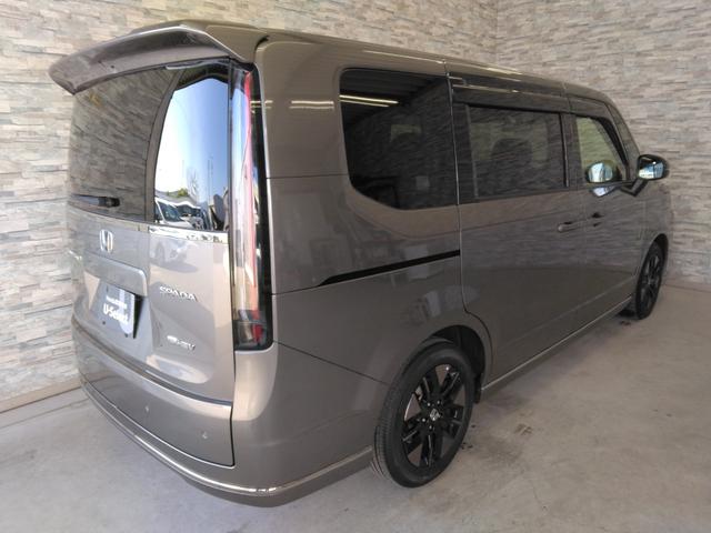 ステップワゴン ｅ：ＨＥＶスパーダ　２年保証　弊社下取車　８人乗り　８インチコネクトナビ　ドラレコ前後　ルーフコンソール　両側パワースライドドア　ＥＴＣ（8枚目）