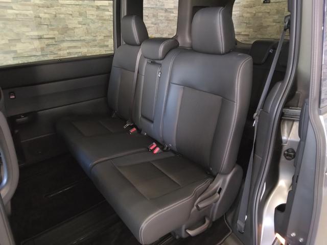 ステップワゴン ｅ：ＨＥＶスパーダ　２年保証　弊社下取車　８人乗り　８インチコネクトナビ　ドラレコ前後　ルーフコンソール　両側パワースライドドア　ＥＴＣ（11枚目）