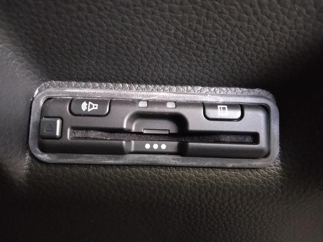 ステップワゴン ｅ：ＨＥＶスパーダ　２年保証　弊社下取車　８人乗り　８インチコネクトナビ　ドラレコ前後　ルーフコンソール　両側パワースライドドア　ＥＴＣ（17枚目）