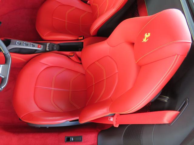 ４８８スパイダー ベースグレード　正規ディーラー車　左ハンドル　ツートンエクステリア　フロントリフトシステム　ＬＥＤカーボンステアリング　２０インチマッドグリジオコルサ　リアパーキングカメラ　　スペアキー、取説、保証書、充電器（22枚目）