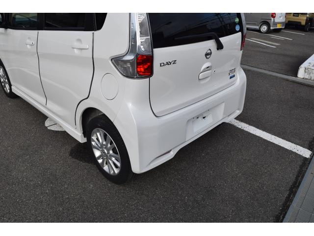 デイズ ハイウェイスターＸ　Ｖセレクション＋セーフティＩＩ　ＥＴＣ　全周囲カメラ　ナビ　ＴＶ　衝突被害軽減システム　ＨＩＤ　スマートキー　アイドリングストップ　電動格納ミラー　シートヒーター　ベンチシート　ＣＶＴ　盗難防止システム　ＡＢＳ　ＥＳＣ（8枚目）
