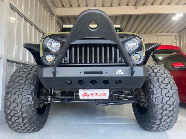 スポーツ ナビ・バックカメラ・フルセグ・ヘッドレストモニター・キブソンマフラー・スミッティービルトボンネット・FuelContra20インチ10Jアルミ・50インチLEDバー・LEDヘッドライト・ETC(6枚目)