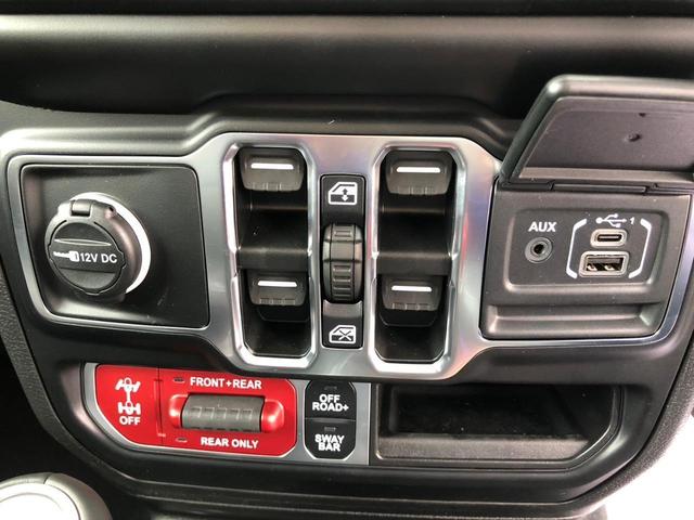 ルビコン　登録済未使用車／黒革／シートヒーター／ハンドルヒーター／Ａｐｐｌｅｃａｒｐｌａｙ／純正ナビ地デジ／ブラインドスポットモニター／ＦＳＢカメラ　アダプティブクルーズコントロール／ＬＥＤヘッドライト／ＥＴＣ(32枚目)