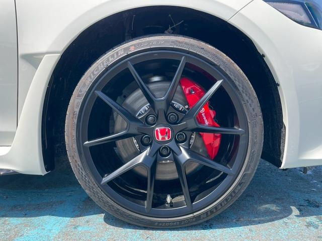シビック タイプＲ　純正ホンダコネクトナビ／バックカメラ／フルセグＴＶ／ブラインドスポットモニター／純正１９インチアルミ／ＬＥＤヘッドライト／クルーズコントロール／ＥＴＣ車載器／ステアリングリモコン／ホンダセンシング（16枚目）