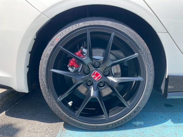 シビック タイプＲ　純正ホンダコネクトナビ／バックカメラ／フルセグＴＶ／ブラインドスポットモニター／純正１９インチアルミ／ＬＥＤヘッドライト／クルーズコントロール／ＥＴＣ車載器／ステアリングリモコン／ホンダセンシング（17枚目）