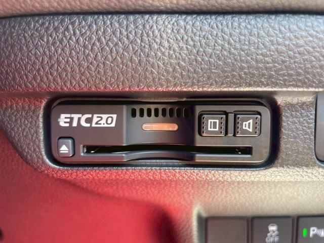 シビック タイプＲ　純正ホンダコネクトナビ／バックカメラ／フルセグＴＶ／ブラインドスポットモニター／純正１９インチアルミ／ＬＥＤヘッドライト／クルーズコントロール／ＥＴＣ車載器／ステアリングリモコン／ホンダセンシング（23枚目）