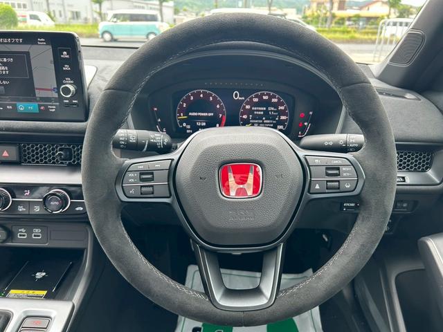 シビック タイプＲ　レーシングブラックパッケージ　登録済未使用車／レーシングブラックパッケージ／純正ホンダコネクトナビ／バックカメラ／フルセグＴＶ／ブラインドスポットモニター／純正１９インチアルミ（20枚目）