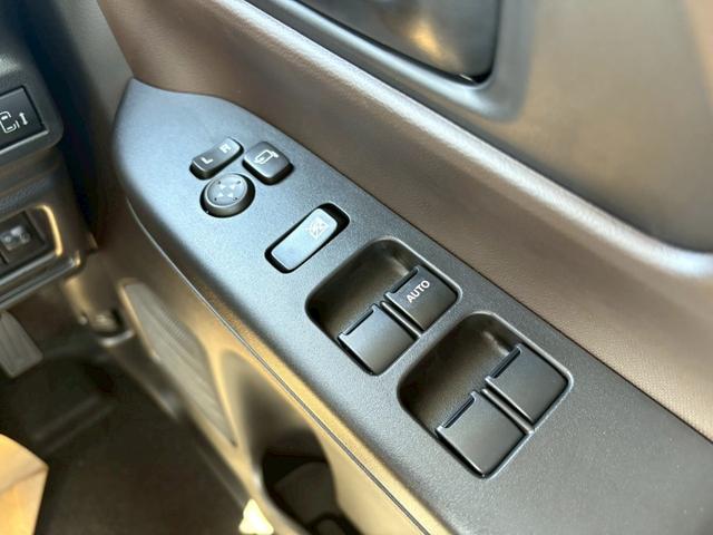 スペーシア ハイブリッドＸ　届出済未使用車／シートヒーター／衝突被害軽減ブレーキ／コーナーセンサー／両側パワスラ／アイドリングストップ／オットマン／ステリングリモコン／電動格納ミラー／フルフラット／バックカメラ／オートライト（18枚目）