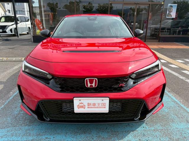 シビック タイプＲ　登録済未使用車／禁煙車／純正ホンダコネクトナビ／バックカメラ／ＬＥＤヘッドライト／クルーズコントロール／ＥＴＣ車載器／フルセグＴＶ／Ｂｌｕｅｔｏｏｔｈ／ステアリングリモコン／ホンダセンシング（6枚目）