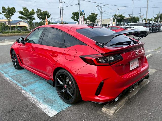 シビック タイプＲ　登録済未使用車／禁煙車／純正ホンダコネクトナビ／バックカメラ／ＬＥＤヘッドライト／クルーズコントロール／ＥＴＣ車載器／フルセグＴＶ／Ｂｌｕｅｔｏｏｔｈ／ステアリングリモコン／ホンダセンシング（10枚目）