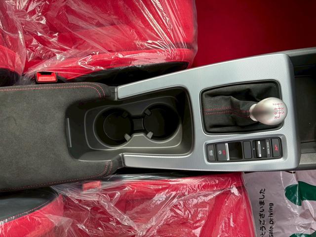 シビック タイプＲ　登録済未使用車／禁煙車／純正ホンダコネクトナビ／バックカメラ／ＬＥＤヘッドライト／クルーズコントロール／ＥＴＣ車載器／フルセグＴＶ／Ｂｌｕｅｔｏｏｔｈ／ステアリングリモコン／ホンダセンシング（28枚目）