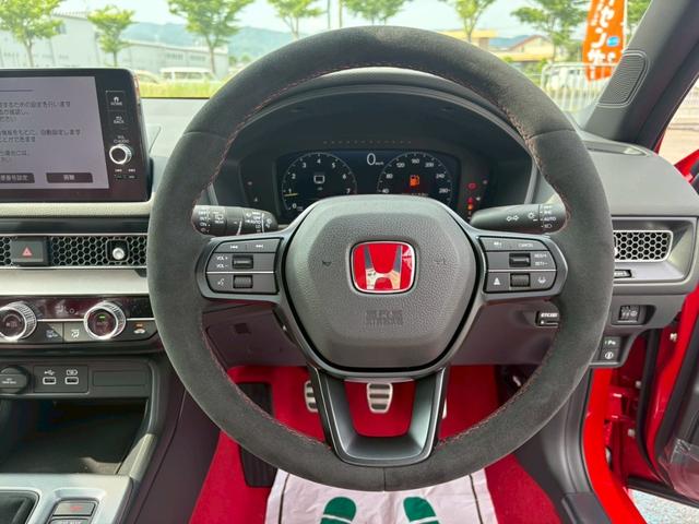 シビック タイプＲ　登録済未使用車／禁煙車／純正ホンダコネクトナビ／バックカメラ／ＬＥＤヘッドライト／クルーズコントロール／ＥＴＣ車載器／フルセグＴＶ／Ｂｌｕｅｔｏｏｔｈ／ステアリングリモコン／ホンダセンシング（30枚目）