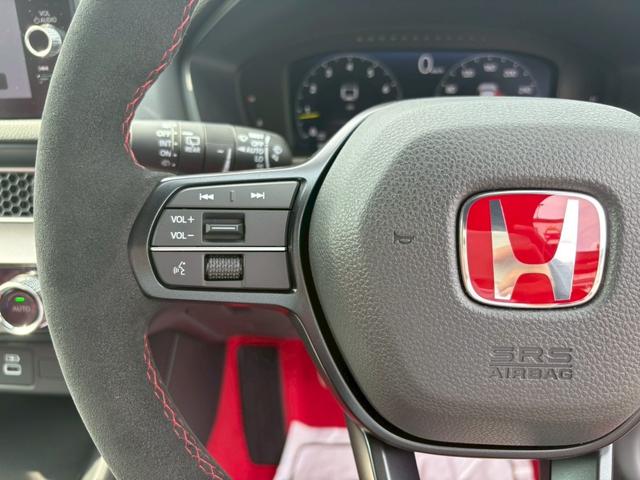 シビック タイプＲ　登録済未使用車／禁煙車／純正ホンダコネクトナビ／バックカメラ／ＬＥＤヘッドライト／クルーズコントロール／ＥＴＣ車載器／フルセグＴＶ／Ｂｌｕｅｔｏｏｔｈ／ステアリングリモコン／ホンダセンシング（31枚目）