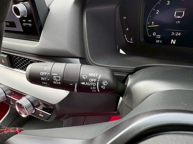 シビック タイプＲ　登録済未使用車／禁煙車／純正ホンダコネクトナビ／バックカメラ／ＬＥＤヘッドライト／クルーズコントロール／ＥＴＣ車載器／フルセグＴＶ／Ｂｌｕｅｔｏｏｔｈ／ステアリングリモコン／ホンダセンシング（33枚目）