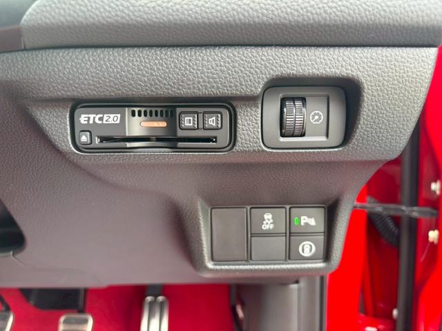 シビック タイプＲ　登録済未使用車／禁煙車／純正ホンダコネクトナビ／バックカメラ／ＬＥＤヘッドライト／クルーズコントロール／ＥＴＣ車載器／フルセグＴＶ／Ｂｌｕｅｔｏｏｔｈ／ステアリングリモコン／ホンダセンシング（35枚目）