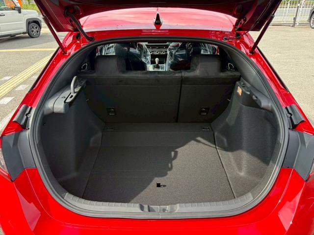 シビック タイプＲ　登録済未使用車／禁煙車／純正ホンダコネクトナビ／バックカメラ／ＬＥＤヘッドライト／クルーズコントロール／ＥＴＣ車載器／フルセグＴＶ／Ｂｌｕｅｔｏｏｔｈ／ステアリングリモコン／ホンダセンシング（41枚目）