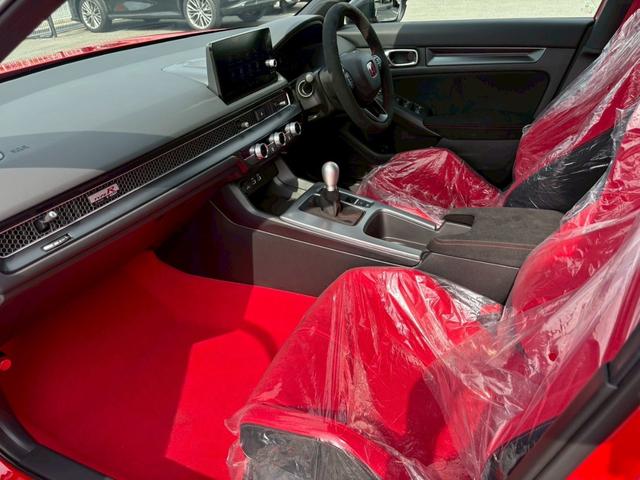 シビック タイプＲ　登録済未使用車／禁煙車／純正ホンダコネクトナビ／バックカメラ／ＬＥＤヘッドライト／クルーズコントロール／ＥＴＣ車載器／フルセグＴＶ／Ｂｌｕｅｔｏｏｔｈ／ステアリングリモコン／ホンダセンシング（45枚目）