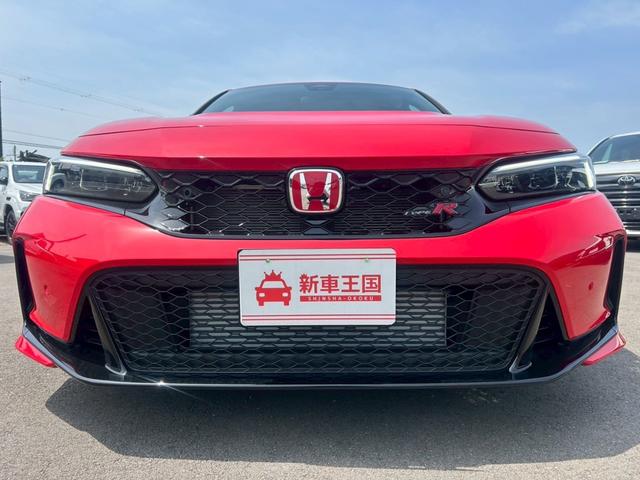 シビック タイプＲ　登録済未使用車／禁煙車／純正ホンダコネクトナビ／バックカメラ／ＬＥＤヘッドライト／クルーズコントロール／ＥＴＣ車載器／フルセグＴＶ／Ｂｌｕｅｔｏｏｔｈ／ステアリングリモコン／ホンダセンシング（7枚目）
