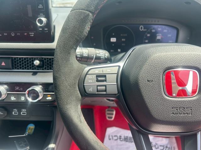 シビック タイプＲ　登録済未使用車／禁煙車／純正ホンダコネクトナビ／バックカメラ／ＬＥＤヘッドライト／クルーズコントロール／ＥＴＣ車載器／フルセグＴＶ／Ｂｌｕｅｔｏｏｔｈ／ステアリングリモコン／ホンダセンシング（25枚目）