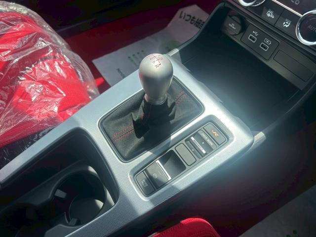 シビック タイプＲ　登録済未使用車／禁煙車／純正ホンダコネクトナビ／バックカメラ／ＬＥＤヘッドライト／クルーズコントロール／ＥＴＣ車載器／フルセグＴＶ／Ｂｌｕｅｔｏｏｔｈ／ステアリングリモコン／ホンダセンシング（29枚目）