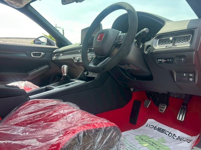 シビック タイプＲ　登録済未使用車／禁煙車／純正ホンダコネクトナビ／バックカメラ／ＬＥＤヘッドライト／クルーズコントロール／ＥＴＣ車載器／フルセグＴＶ／Ｂｌｕｅｔｏｏｔｈ／ステアリングリモコン／ホンダセンシング（41枚目）