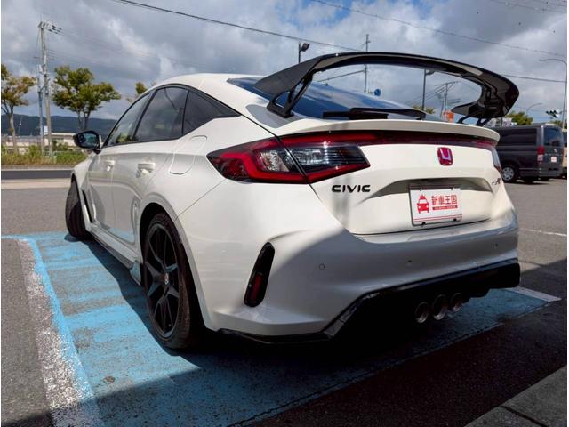 シビック タイプＲ　ワンオーナー／禁煙車／バックカメラ／ホンダセンシング／ホンダコネクトディスプレイ／デジタルグラフィックメーター／ＥＴＣ２．０車載器／フルセグＴＶ／クルーズコントロール／ブラインドスポットモニター（12枚目）