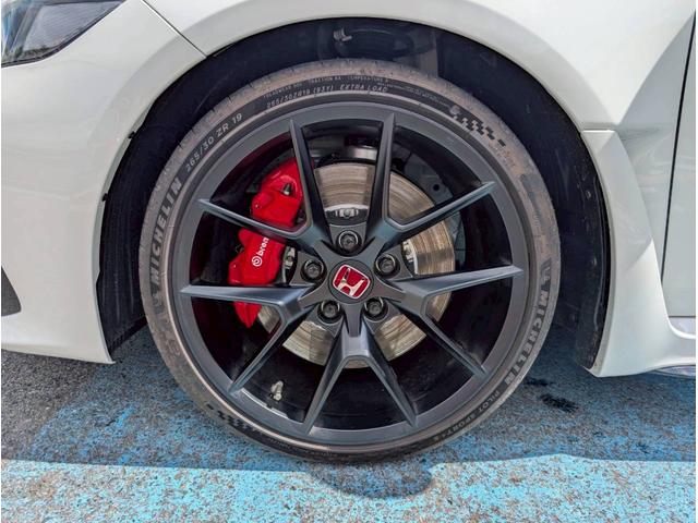 シビック タイプＲ　ワンオーナー／禁煙車／バックカメラ／ホンダセンシング／ホンダコネクトディスプレイ／デジタルグラフィックメーター／ＥＴＣ２．０車載器／フルセグＴＶ／クルーズコントロール／ブラインドスポットモニター（18枚目）