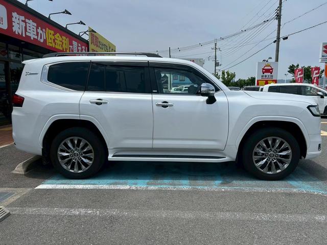 TOYOTA LAND CRUISER ZX | 2022 | PEARL | 5426 km | details