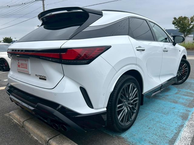 ＲＸ ＲＸ５００ｈ　Ｆスポーツパフォーマンス　マクレビ／寒冷地仕様／ＴＲＤマフラー／ＴＲＤダイナミクスエアロ／２１インチＡＷ／輻射ヒータ／オレンジキャリパー／ＨＤＭＩポート／ワイヤレス充電／パノラマルーフ／ルーフレール／デジタルインナーミラー（15枚目）