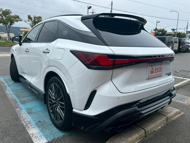 ＲＸ ＲＸ５００ｈ　Ｆスポーツパフォーマンス　マクレビ／寒冷地仕様／ＴＲＤマフラー／ＴＲＤダイナミクスエアロ／２１インチＡＷ／輻射ヒータ／オレンジキャリパー／ＨＤＭＩポート／ワイヤレス充電／パノラマルーフ／ルーフレール／デジタルインナーミラー（17枚目）