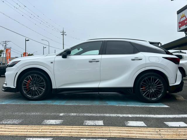 ＲＸ ＲＸ５００ｈ　Ｆスポーツパフォーマンス　マクレビ／寒冷地仕様／ＴＲＤマフラー／ＴＲＤダイナミクスエアロ／２１インチＡＷ／輻射ヒータ／オレンジキャリパー／ＨＤＭＩポート／ワイヤレス充電／パノラマルーフ／ルーフレール／デジタルインナーミラー（18枚目）