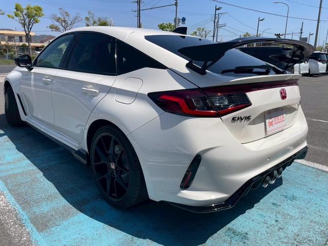 シビック タイプＲ　ワンオーナー／禁煙車／バックカメラ／ホンダセンシング／ホンダコネクトディスプレイ／デジタルグラフィックメーター／ＥＴＣ２．０車載器／フルセグＴＶ／クルーズコントロール／ブラインドスポットモニター（9枚目）