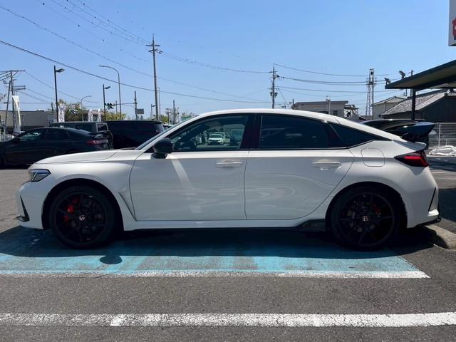 シビック タイプＲ　ワンオーナー／禁煙車／バックカメラ／ホンダセンシング／ホンダコネクトディスプレイ／デジタルグラフィックメーター／ＥＴＣ２．０車載器／フルセグＴＶ／クルーズコントロール／ブラインドスポットモニター（11枚目）