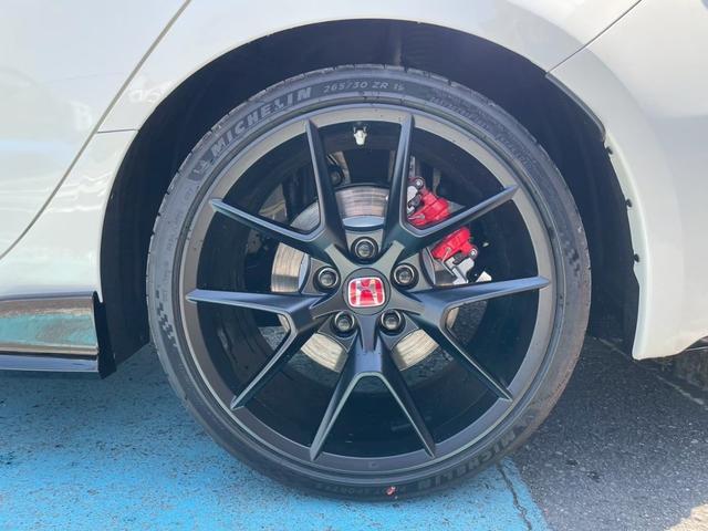 シビック タイプＲ　ワンオーナー／禁煙車／バックカメラ／ホンダセンシング／ホンダコネクトディスプレイ／デジタルグラフィックメーター／ＥＴＣ２．０車載器／フルセグＴＶ／クルーズコントロール／ブラインドスポットモニター（12枚目）