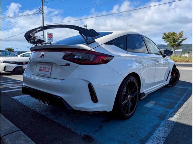 シビック タイプＲ　ワンオーナー／禁煙車／バックカメラ／ホンダセンシング／ホンダコネクトディスプレイ／デジタルグラフィックメーター／ＥＴＣ２．０車載器／ＬＥＤヘッドライト／クルーズコントロール／ブラインドスポットモニター（8枚目）