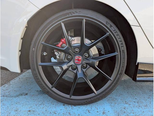 シビック タイプＲ　ワンオーナー／禁煙車／バックカメラ／ホンダセンシング／ホンダコネクトディスプレイ／デジタルグラフィックメーター／ＥＴＣ２．０車載器／ＬＥＤヘッドライト／クルーズコントロール／ブラインドスポットモニター（14枚目）