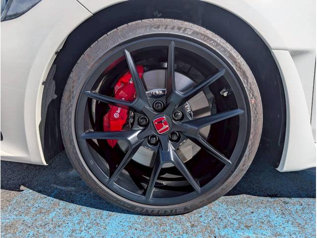 シビック タイプＲ　ワンオーナー／禁煙車／バックカメラ／ホンダセンシング／ホンダコネクトディスプレイ／デジタルグラフィックメーター／ＥＴＣ２．０車載器／ＬＥＤヘッドライト／クルーズコントロール／ブラインドスポットモニター（16枚目）