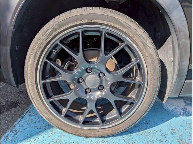 ＵＸ ＵＸ２５０ｈ　Ｆスポーツ　禁煙車／サンルーフ／３眼ＬＥＤヘッドライト／社外１９インチアルミホイール／パワーバックドア／バックカメラ／シートヒーター／ステアリングヒーター／ＣＤ・ＤＶＤデッキ／アクティブサウンドコントロール／（13枚目）
