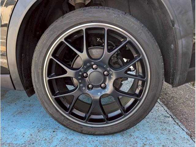 ＵＸ ＵＸ２５０ｈ　Ｆスポーツ　禁煙車／サンルーフ／３眼ＬＥＤヘッドライト／社外１９インチアルミホイール／パワーバックドア／バックカメラ／シートヒーター／ステアリングヒーター／ＣＤ・ＤＶＤデッキ／アクティブサウンドコントロール／（15枚目）