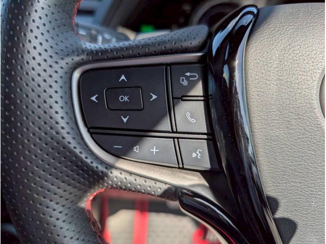ＵＸ ＵＸ２５０ｈ　Ｆスポーツ　禁煙車／サンルーフ／３眼ＬＥＤヘッドライト／社外１９インチアルミホイール／パワーバックドア／バックカメラ／シートヒーター／ステアリングヒーター／ＣＤ・ＤＶＤデッキ／アクティブサウンドコントロール／（21枚目）