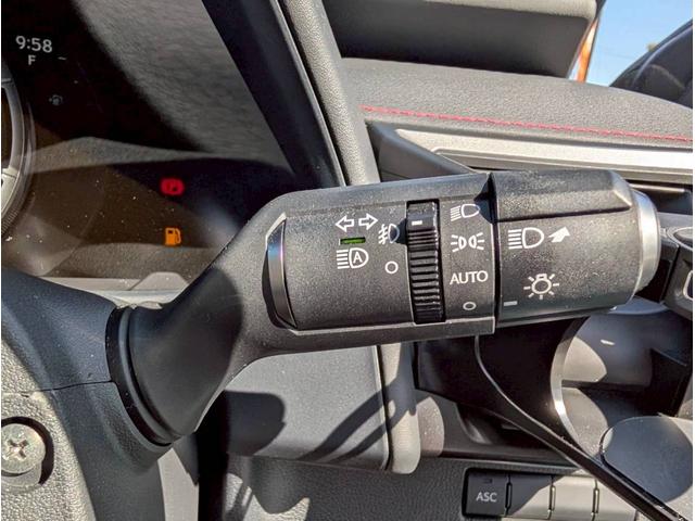 ＵＸ ＵＸ２５０ｈ　Ｆスポーツ　禁煙車／サンルーフ／３眼ＬＥＤヘッドライト／社外１９インチアルミホイール／パワーバックドア／バックカメラ／シートヒーター／ステアリングヒーター／ＣＤ・ＤＶＤデッキ／アクティブサウンドコントロール／（24枚目）