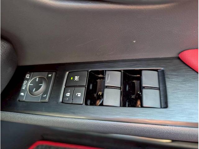 ＵＸ ＵＸ２５０ｈ　Ｆスポーツ　禁煙車／サンルーフ／３眼ＬＥＤヘッドライト／社外１９インチアルミホイール／パワーバックドア／バックカメラ／シートヒーター／ステアリングヒーター／ＣＤ・ＤＶＤデッキ／アクティブサウンドコントロール／（27枚目）
