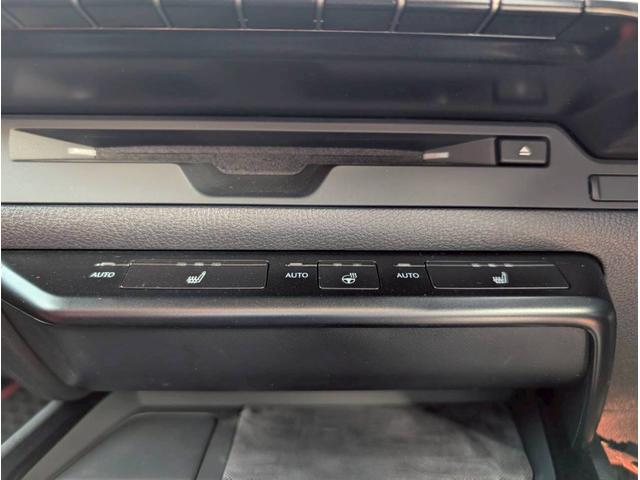 ＵＸ ＵＸ２５０ｈ　Ｆスポーツ　禁煙車／サンルーフ／３眼ＬＥＤヘッドライト／社外１９インチアルミホイール／パワーバックドア／バックカメラ／シートヒーター／ステアリングヒーター／ＣＤ・ＤＶＤデッキ／アクティブサウンドコントロール／（37枚目）