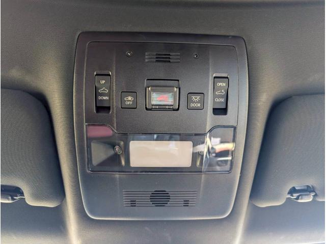 ＵＸ ＵＸ２５０ｈ　Ｆスポーツ　禁煙車／サンルーフ／３眼ＬＥＤヘッドライト／社外１９インチアルミホイール／パワーバックドア／バックカメラ／シートヒーター／ステアリングヒーター／ＣＤ・ＤＶＤデッキ／アクティブサウンドコントロール／（42枚目）