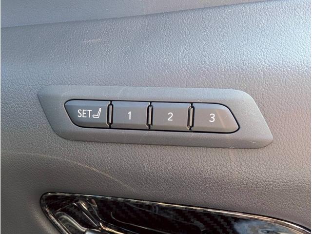 ＵＸ ＵＸ２５０ｈ　Ｆスポーツ　禁煙車／サンルーフ／３眼ＬＥＤヘッドライト／社外１９インチアルミホイール／パワーバックドア／バックカメラ／シートヒーター／ステアリングヒーター／ＣＤ・ＤＶＤデッキ／アクティブサウンドコントロール／（43枚目）
